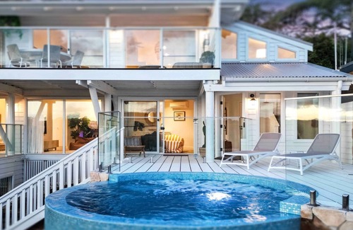 Copacabana House | THE LODGE Pool, incredible views, stroll to Copacabana Beach