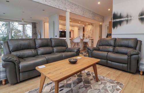Holywell Cottage | THE LODGE @ RACECOURSE HOUSE, family friendly in Holywell