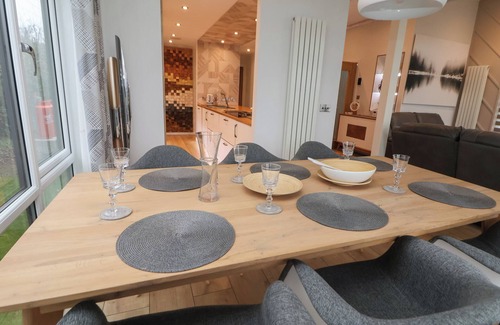 Holywell Cottage | THE LODGE @ RACECOURSE HOUSE, family friendly in Holywell