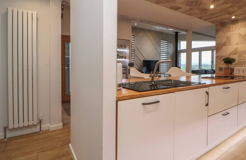 Holywell Cottage | THE LODGE @ RACECOURSE HOUSE, family friendly in Holywell
