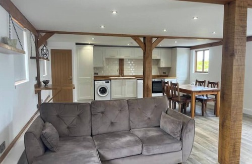 Martlesham Heath House | The lodge Sleeps 5 Away from it all self catering property in Newbourne,