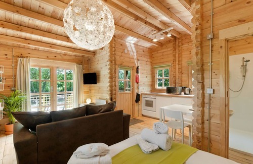 Maidstone Cabin | The Lodge with Hot Tub - Dog friendly