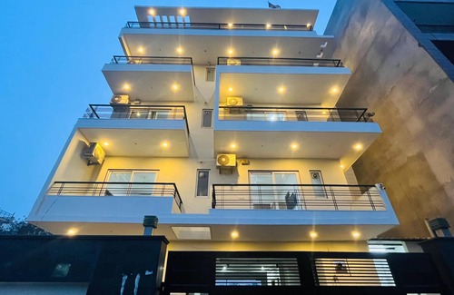 Sector 51 Apartment | The Lodgers Luxury Studio Apartment In front of Artemis Hospital