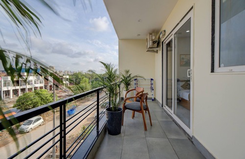 Sector 51 Apartment | The Lodgers Luxury Studio Apartment In front of Artemis Hospital