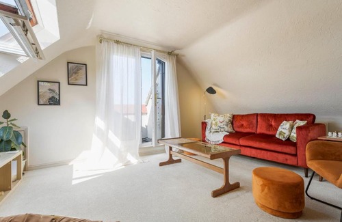 Weymouth Apartment | The Loft - A Stylish Holiday Property in Weymouth with Sea View and Parking