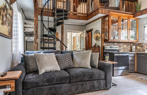 Pinebluff Apartment | The Loft and Mane Cottage