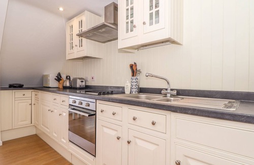 Portmellon Cottage | THE LOFT AT BEACH HOUSE, character holiday cottage in Mevagissey