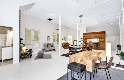 New Market House | The Loft At The Winchester Manor (spacious, Unique & Private Southern Charm)