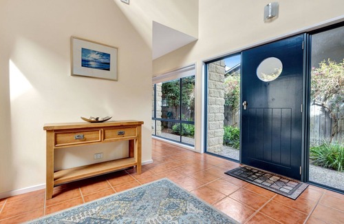 Paynesville House | The Loft - Beautiful waterfront accommodation on the canals in Paynesville.