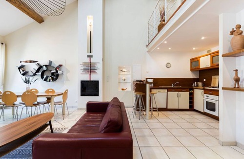 Villeneuvette Apartment | The loft spirit design