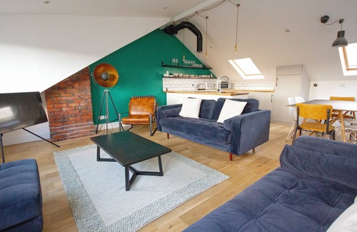 Winchester Apartment | The Loft Winchester. Stylish, spacious apartment in central Winchester