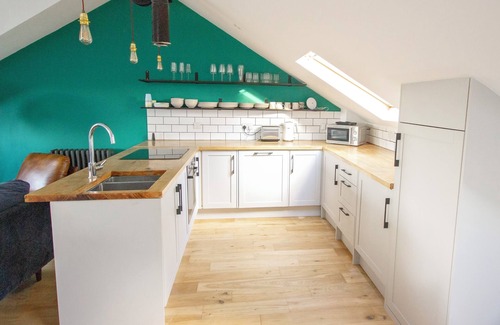 Winchester Apartment | The Loft Winchester. Stylish, spacious apartment in central Winchester