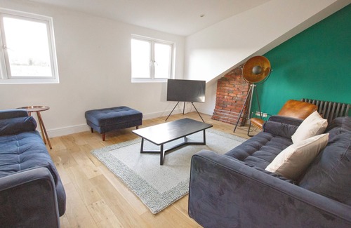 Winchester Apartment | The Loft Winchester. Stylish, spacious apartment in central Winchester