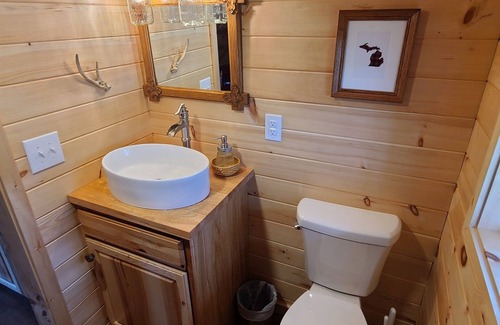 Lakeside Apartment | The Log Cabin - Tiny House - Tiny Digs Lakeshore