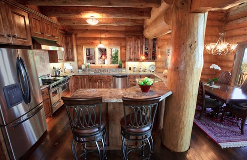 Truckee House | The LOG HOUSE in Truckee, CA - 5,250 sq.ft. of Awesome!