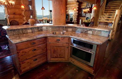 Truckee House | The LOG HOUSE in Truckee, CA - 5,250 sq.ft. of Awesome!