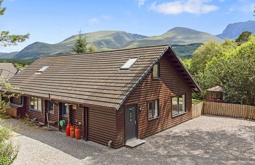 Torlundy House | The Logs by Interhome