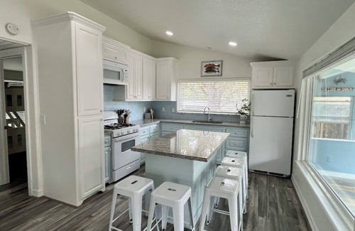 Brazoria House | The Lone Oak River Retreat on The San Bernard River - Fisherman's Paradise!