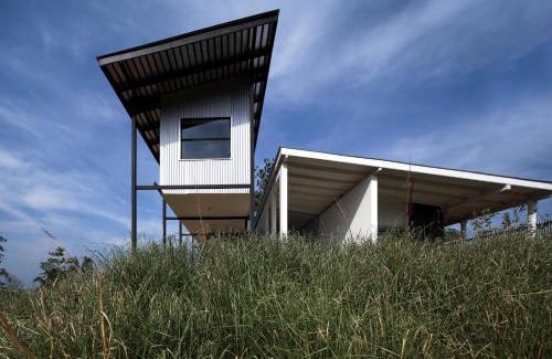 Moragolla Villa | The Lone Pine - Architect's Villa for adventure & retreat