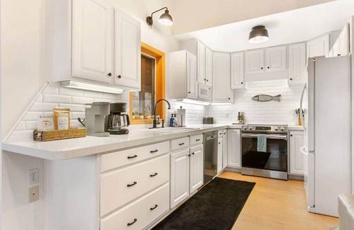 Ferrysburg House | The Lookout | Beach Access | Close to Grand Haven