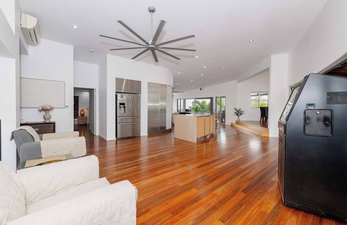 Castle Hill House | The Lookout Escape - Peak Perfection