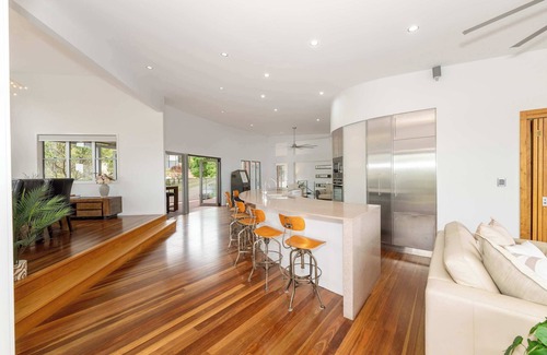 Castle Hill House | The Lookout Escape - Peak Perfection