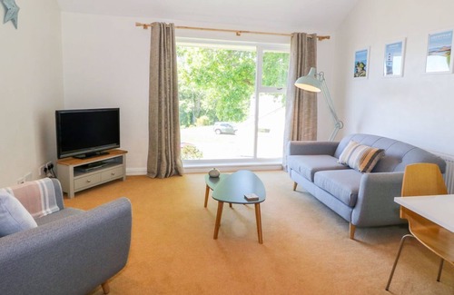 Y Felinheli Cottage | THE LOOKOUT, family friendly in Y Felinheli