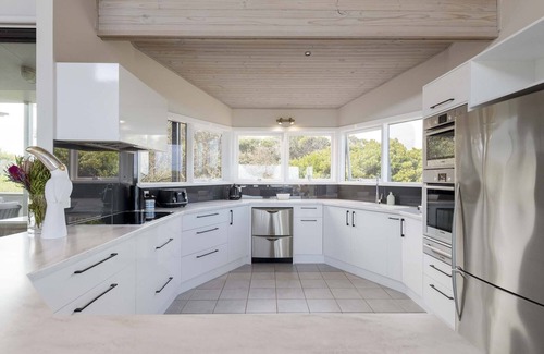 Anglesea House | The Lookout Retreat - "One of the best views in Anglesea."
