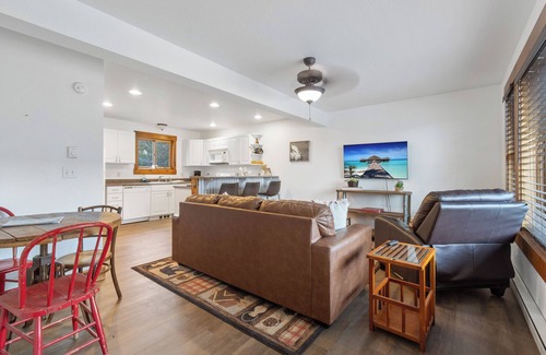 Grand Lake Hotel | The Loose Moose Lodge #2 at Downtown Grand Lake near RMNP Entrance