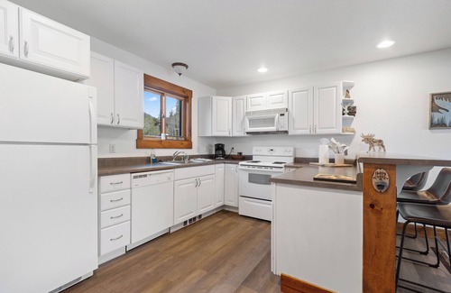 Grand Lake Hotel | The Loose Moose Lodge #2 at Downtown Grand Lake near RMNP Entrance