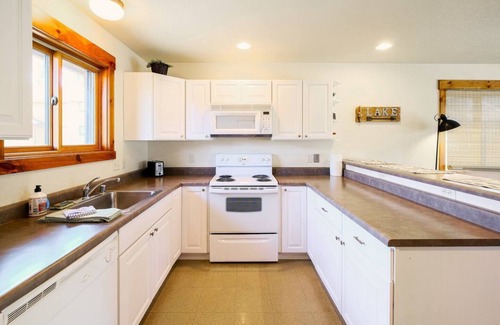 Grand Lake Condo | The Loose Moose Lodge #6 at Downtown Grand Lake near RMNP Entrance