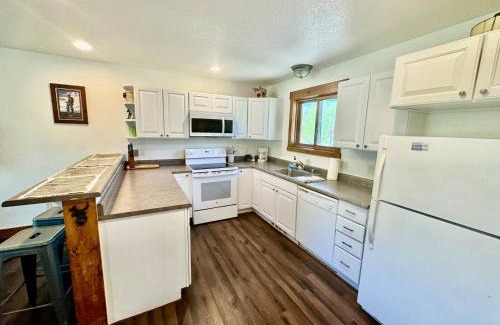 Grand Lake Hotel | The Loose Moose Lodge #5 At Downtown Grand Lake