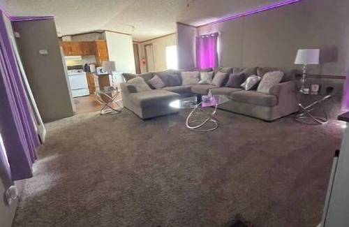 Pearl House | The Lounge