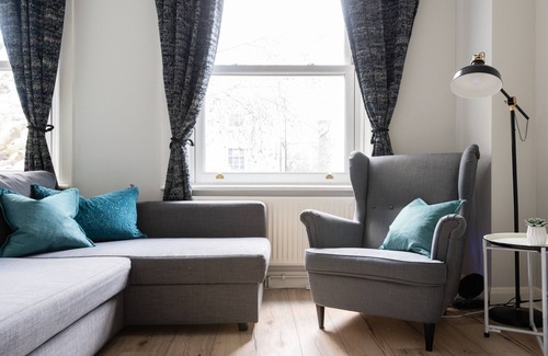 Camberwell Apartment | The Love Walk 1 bedroom Apartment