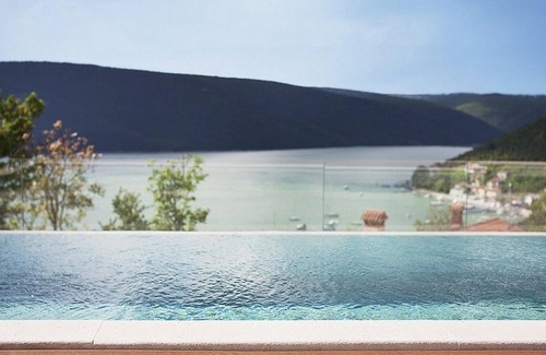 Trget House | The lovely Villa Royal Blue is located in the small, picturesque village of Trget.