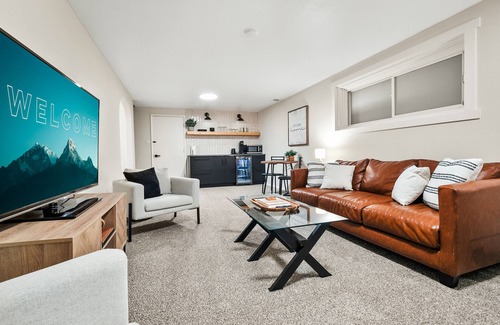 East Colorado Springs Apartment | The Lower Luxe ~ Private Backyard Oasis ~ Hot Tub ~ Fire-Pit ~ Centrally Located