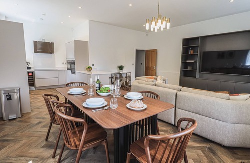 Newland Near Ulverston Cottage | THE LUCY SUITE STONE CROSS MANSION, family friendly in Ulverston