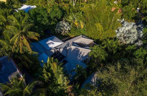 Poiciana Park II Apartment | The Luxury Sunset Villa! Saltwater Pool & Hot Tub!