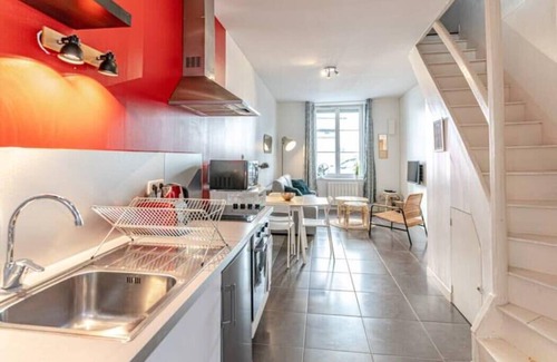 Saint Michel - Mairie Apartment | The Lyonnais Lodge - Saxe Gambetta - University