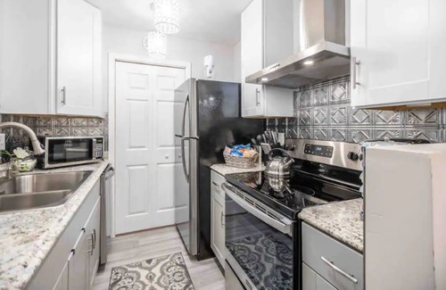 Gracewood House | "The Magnolia" 2 QN BD/2BA/2Workstations/Fast WiFi