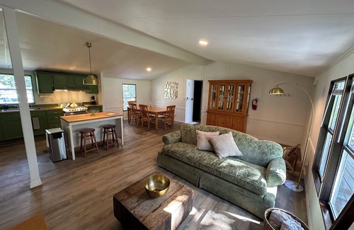Silver Springs House | The Magnolia Lake House