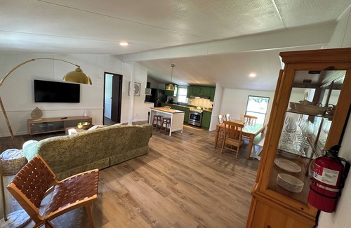 Silver Springs House | The Magnolia Lake House