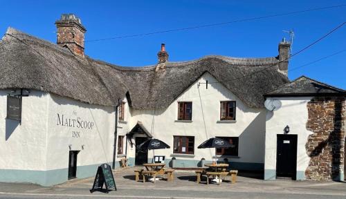 Merton Hotel | The Malt Scoop Inn
