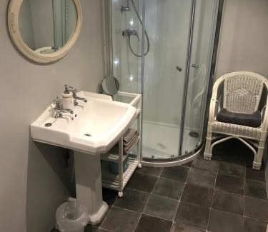Merton Hotel | The Malt Scoop Inn