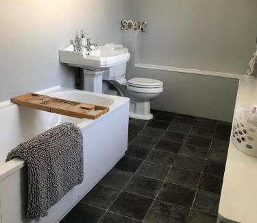 Merton Hotel | The Malt Scoop Inn