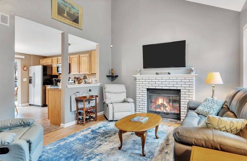 Malta House | The Malta Cozy Getaway|Track|Belmont|SPAC|WIFI|Grill|Parking|