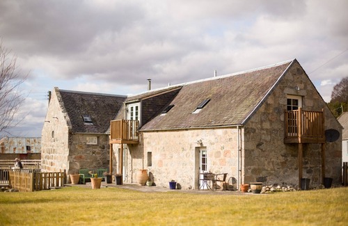 Nethy Bridge Cottage | The Maltings - Highland lodge with hot tub and summer house