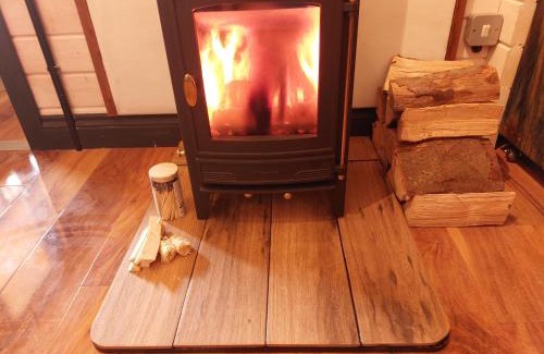 Moreton Apartment | The Malvern Hills, Courtyard Cabins,Tom Cabin