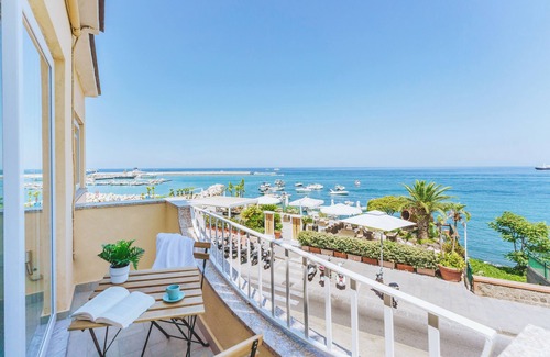 Casamicciola Terme House | The Mana Suite Seaview Apartments