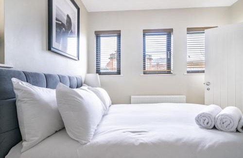 Belfast Apartment | The Manhattan - 1 Bd City Ap - Gold Short Term Stays